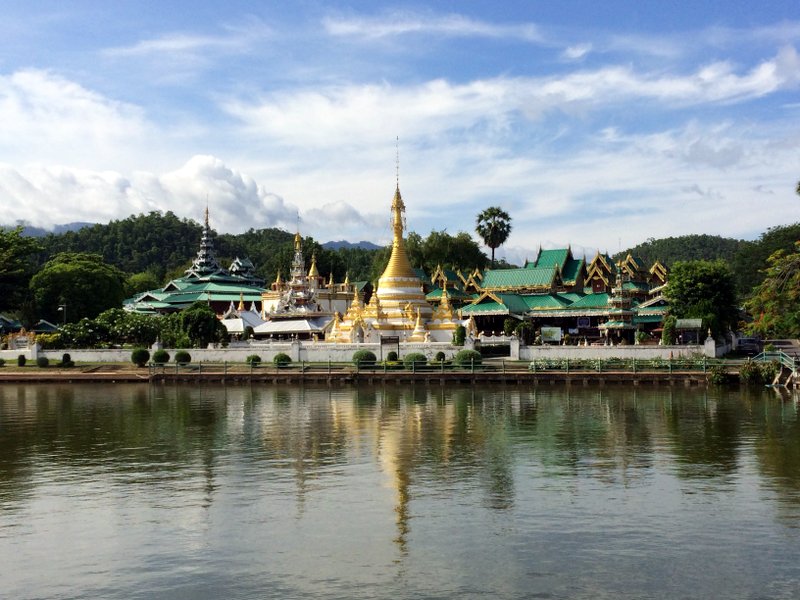 Mae-Hong-Son-Lake