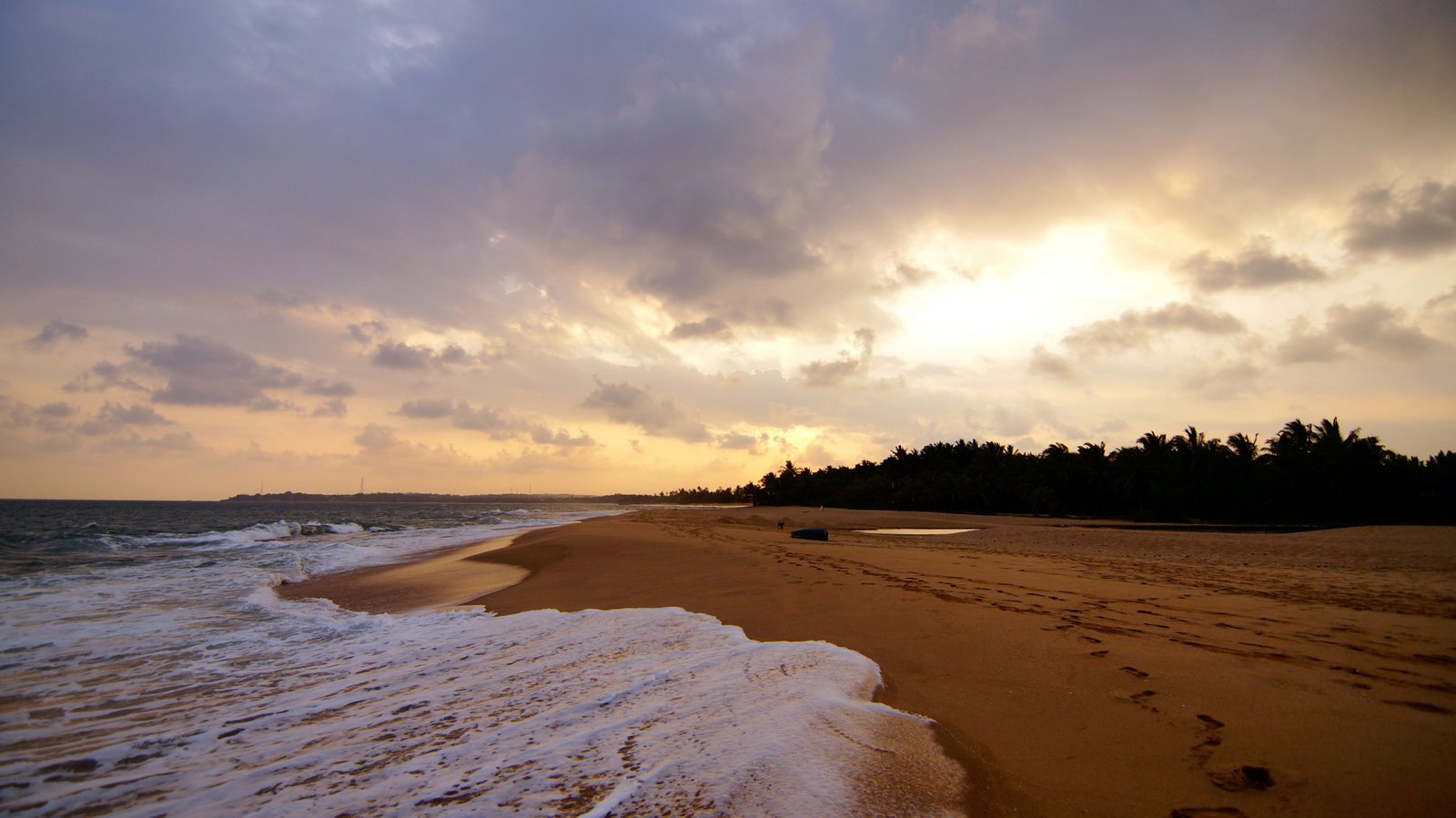 tangalle-beach-sunset